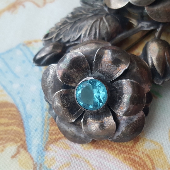 🌙Huge Sterling Blue Rhinestone Flower Brooch - Picture 11 of 15